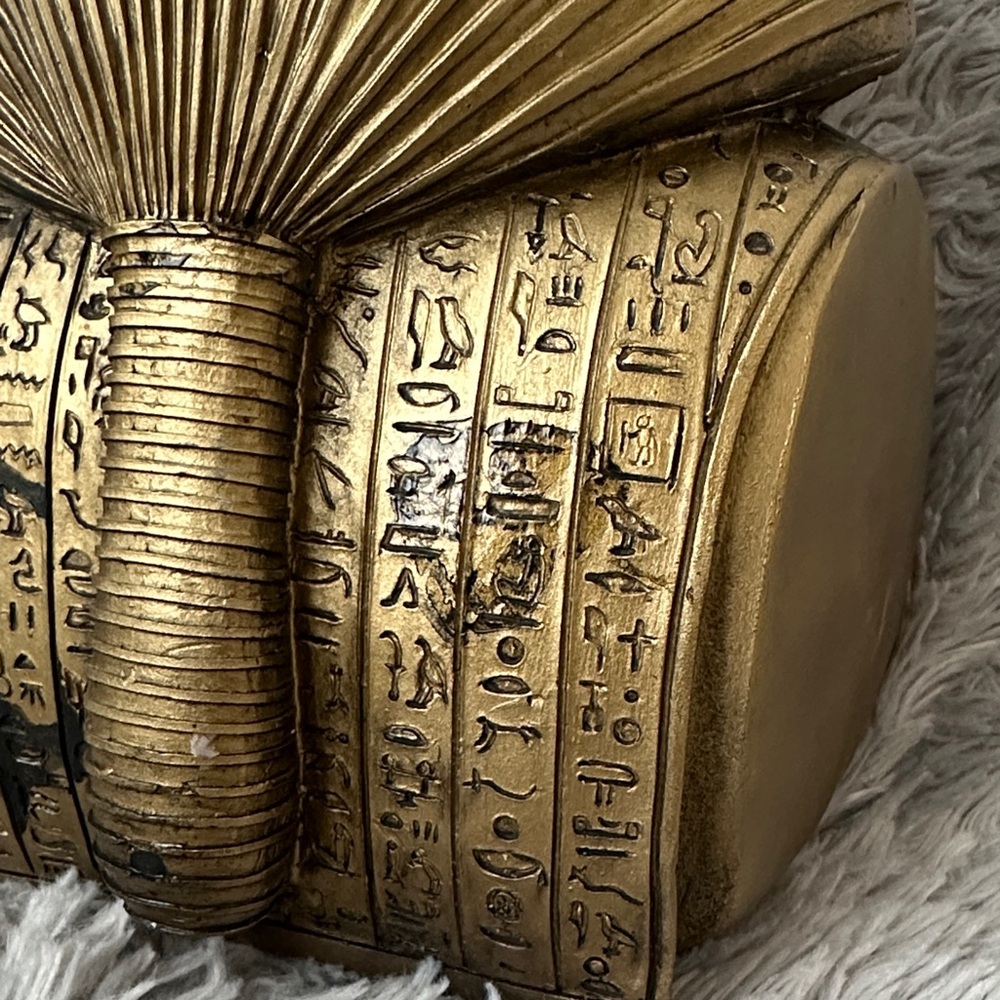 Gold colored Pharaoh Decor - Picture 6 of 10